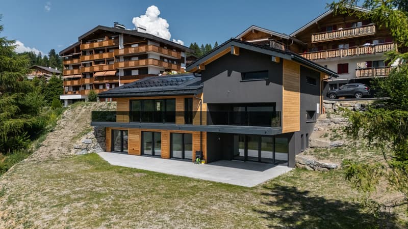 Nuovo chalet a Crans-Montana con vista panoramica. (2)
