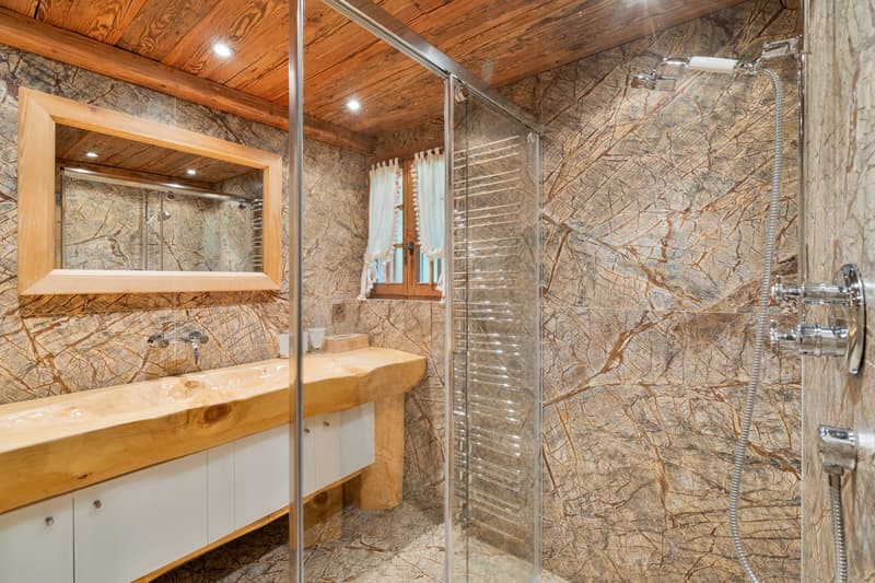 Chalet eccezionale a pochi passi dal campo da golf di Crans-Montana (9)