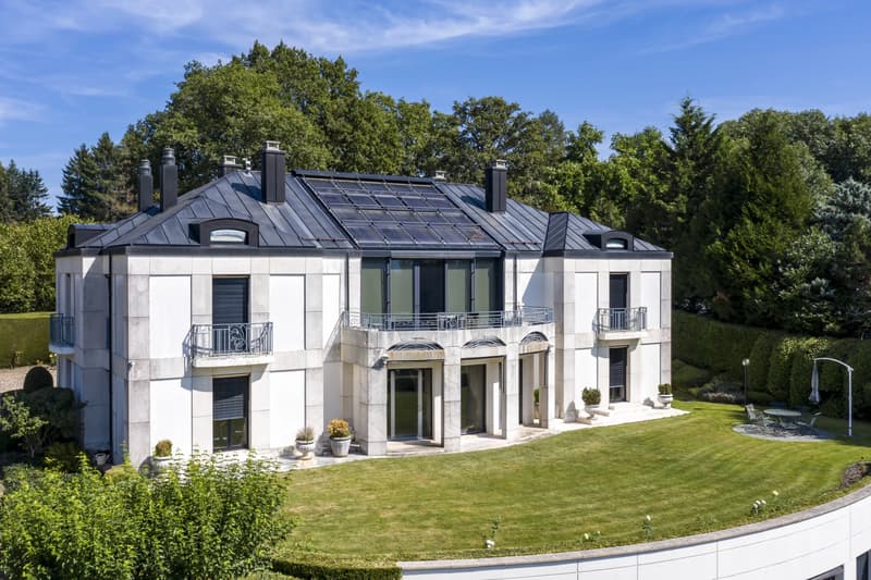 A Jewel of Elegance and Exclusivity Adjacent to the Lausanne Golf Course. (13)