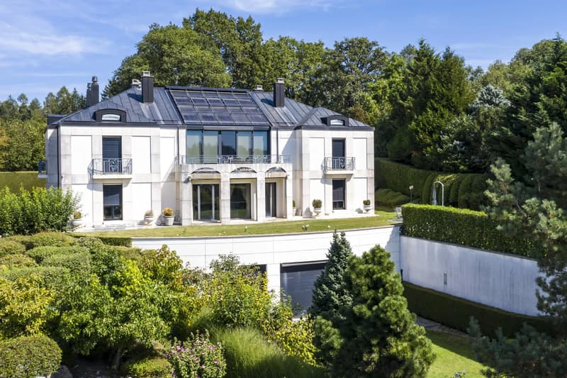 A Jewel of Elegance and Exclusivity Adjacent to the Lausanne Golf Course. (1)