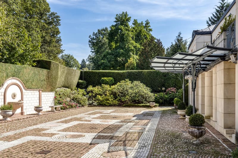 A Jewel of Elegance and Exclusivity Adjacent to the Lausanne Golf Course. (12)