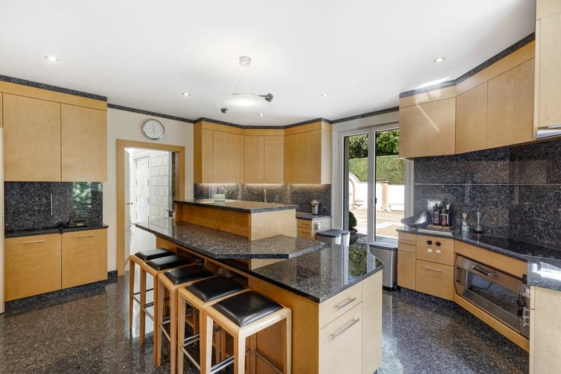 A Jewel of Elegance and Exclusivity Adjacent to the Lausanne Golf Course. (8)