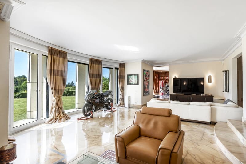 A Jewel of Elegance and Exclusivity Adjacent to the Lausanne Golf Course. (4)