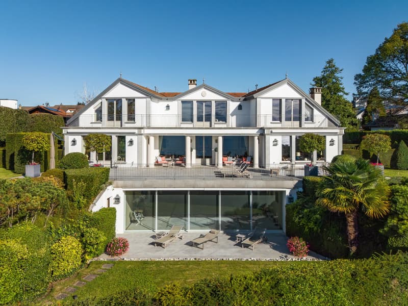 Eine Villa am Ufer des Genfersees ? Prestige, Raum und Licht (2)