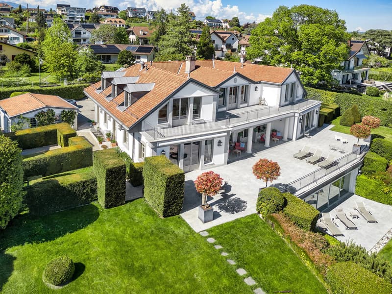 Eine Villa am Ufer des Genfersees ? Prestige, Raum und Licht (1)
