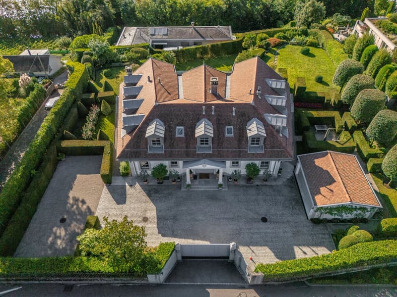 Eine Villa am Ufer des Genfersees ? Prestige, Raum und Licht (3)