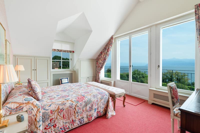 Eine Villa am Ufer des Genfersees ? Prestige, Raum und Licht (11)