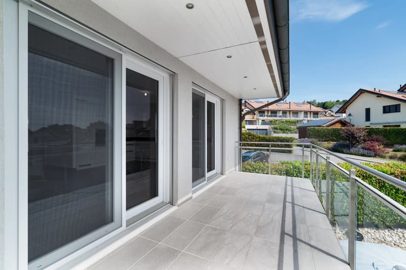 4.5-Room Apartment with Lake Views in Yens (11)