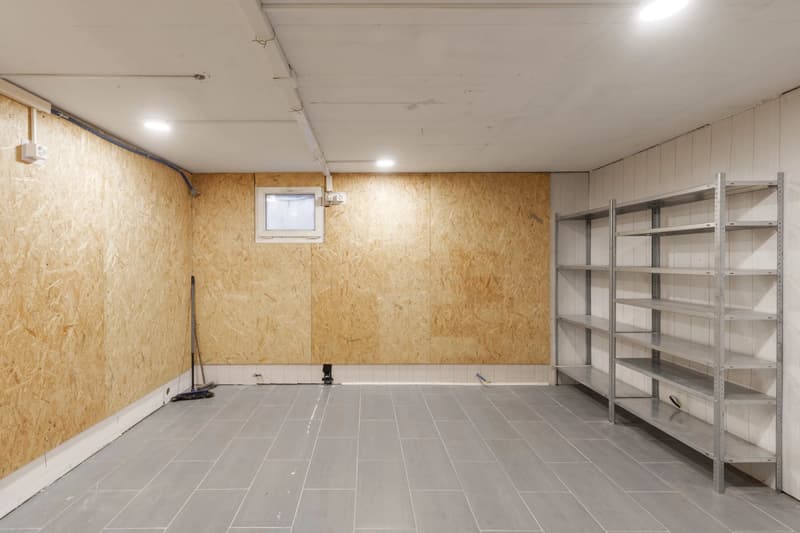 7,5-Zimmer-Villa am Ende einer Doppel-Sackgasse, in einer außergewöhnlich ruhigen Wohngegend gelegen (13)