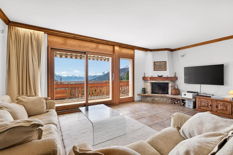 Bright apartment with panoramic views of the Alps and the Rhône Valley (1)