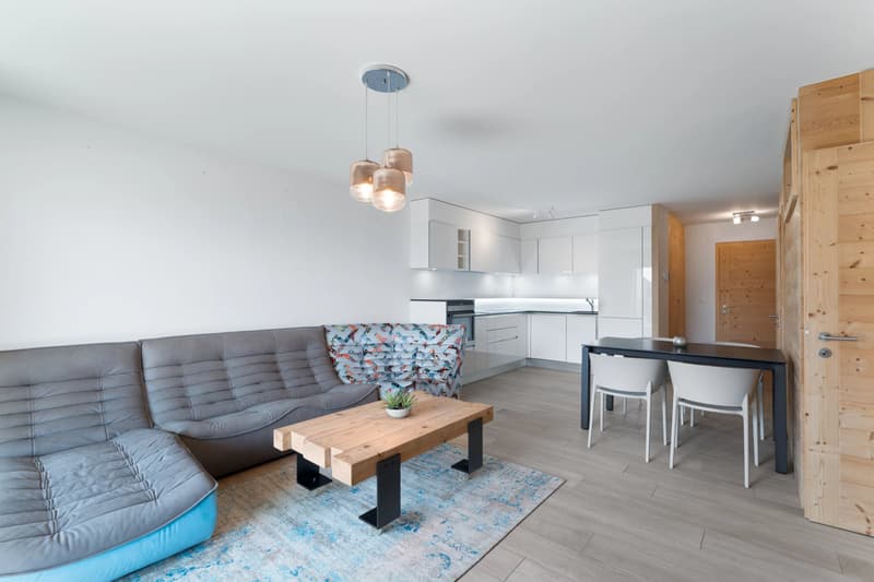 Appartamento elegante di 3,5 locali con balcone nel cuore di Nendaz (1)