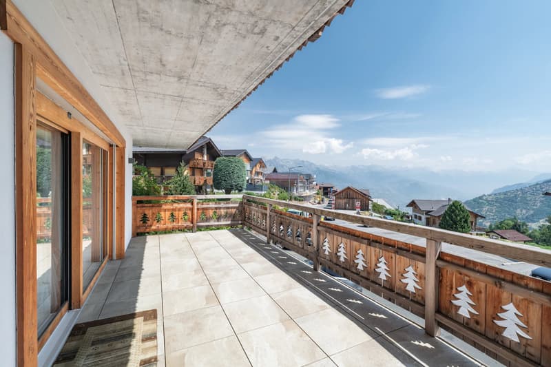 Appartamento elegante di lusso 4,5 locali con terrazza, giardino privato e vista panoramica sulle Alpi (11)