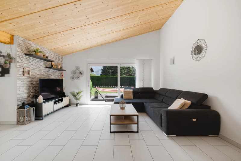 Detached 7.5-Room Villa with Stunning Views of the Haut de Cry (2)