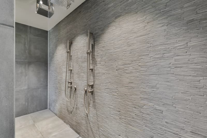 Modern property with swimming pool and unobstructed lake views (9)