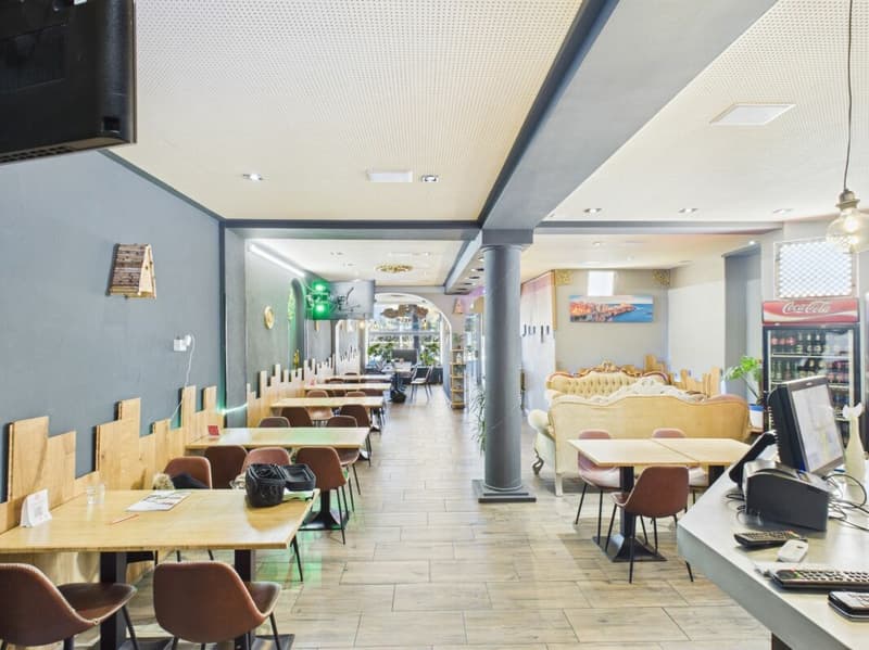 Cozy and Family-Friendly Restaurant (4)