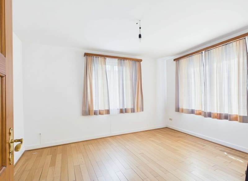 Casa unifamiliare affascinante con grande potenziale in una buona posizione RISERVATO! (8)
