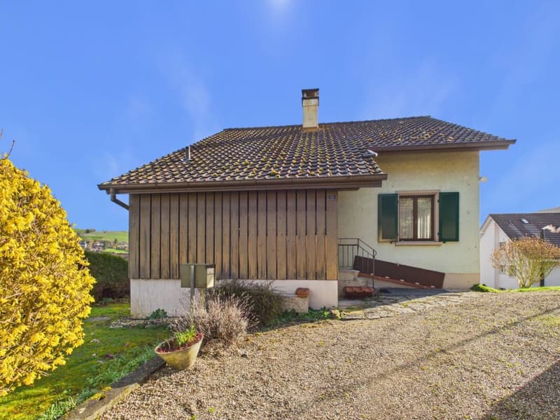 Casa unifamiliare affascinante con grande potenziale in una buona posizione RISERVATO! (1)