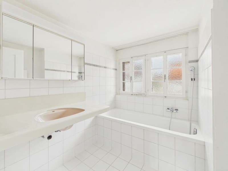 Affascinante casa a schiera di 4,5 locali in ambiente storico a Mönchaltorf (7)