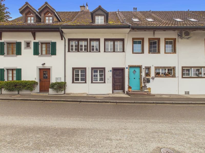 Affascinante casa a schiera di 4,5 locali in ambiente storico a Mönchaltorf (3)