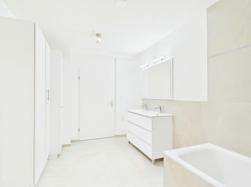 Spacious and Quiet Apartment with Balcony in Alle (4)