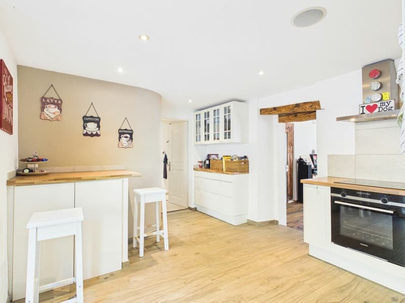 Grande maison de ferme avec beaucoup de potentiel (9)