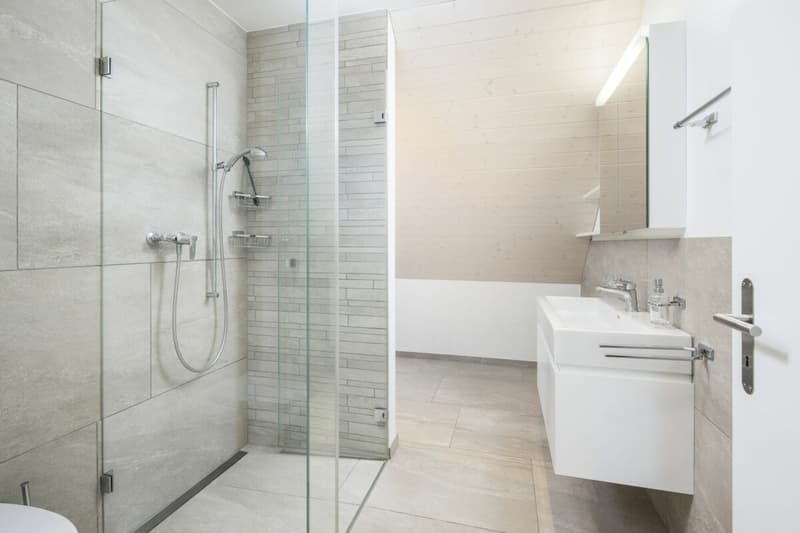 Traumhafte 3.5 Zimmer-Wohnung mit Galerie und Balkon (6)