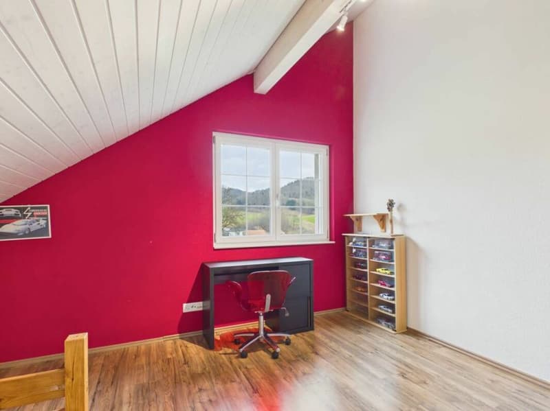 Spacious and bright with a view of the green (12)