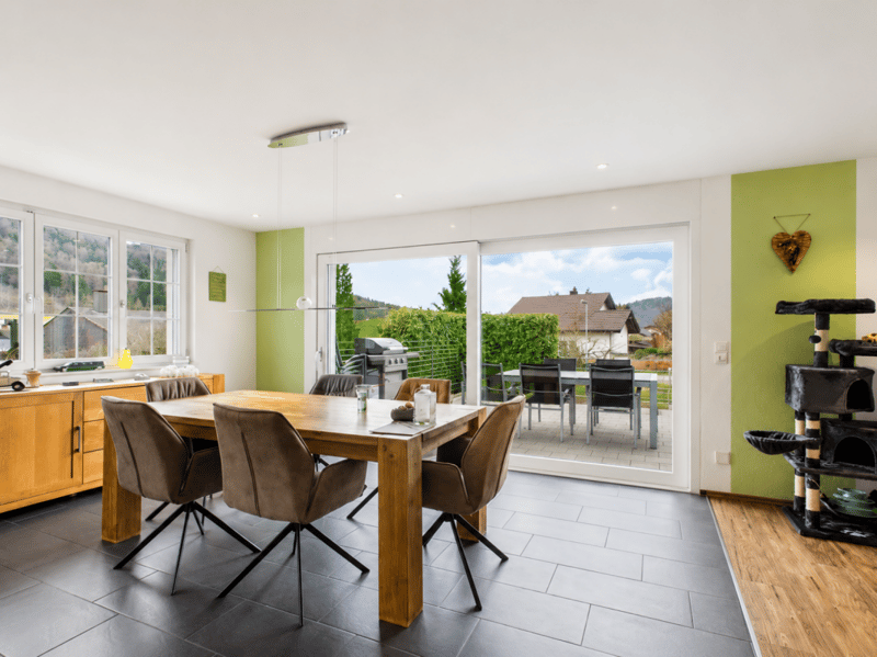 Spacious and bright with a view of the green (3)