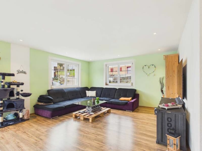 Spacious and bright with a view of the green (7)