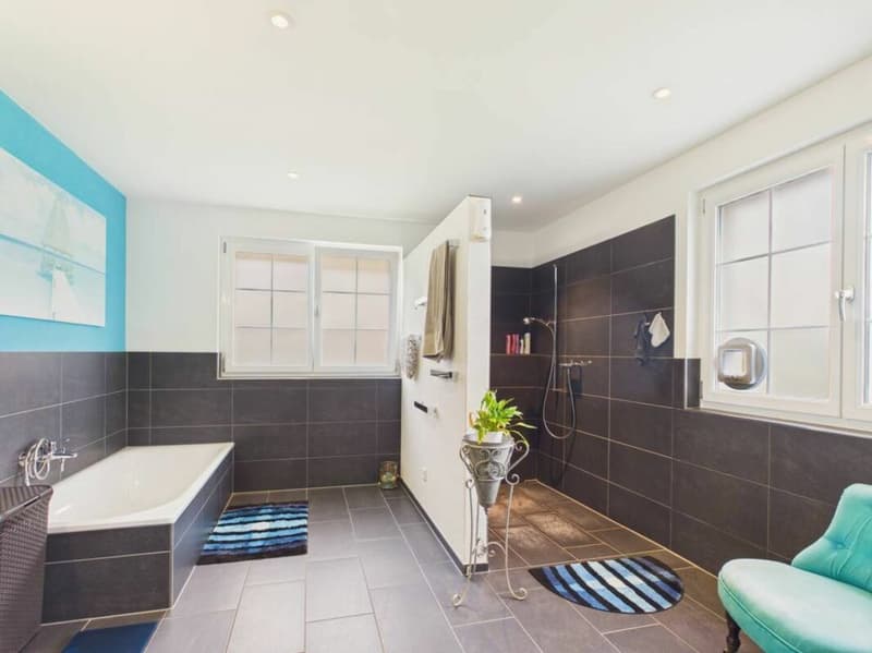 Spacious and bright with a view of the green (23)