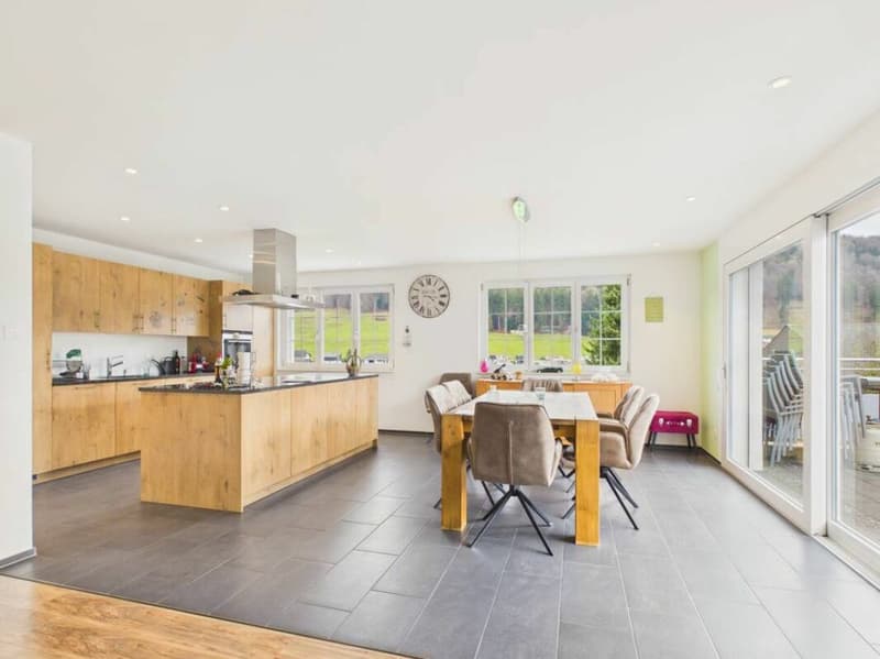 Spacious and bright with a view of the green (6)