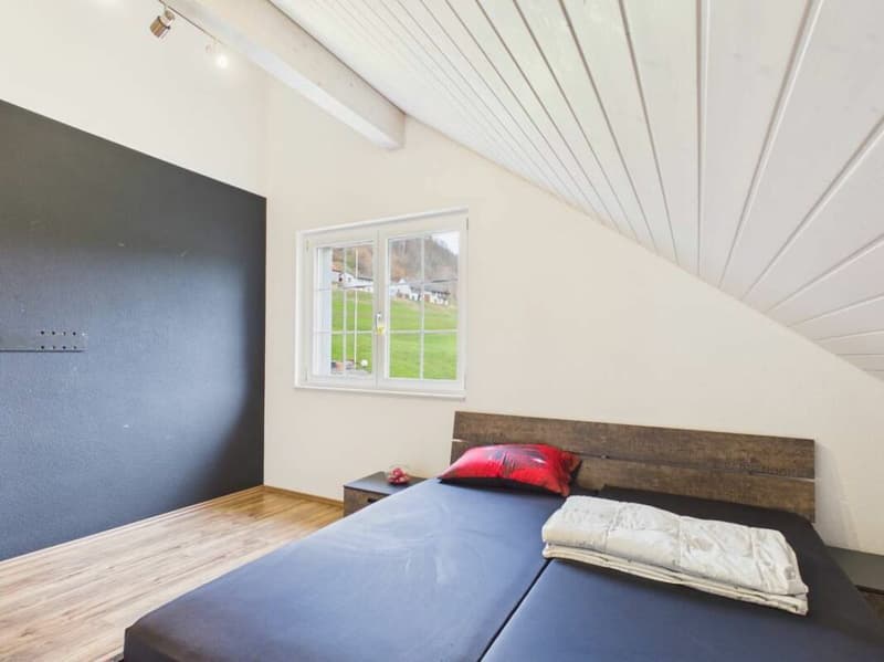 Spacious and bright with a view of the green (16)