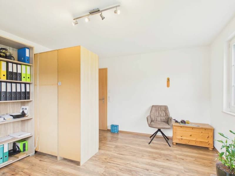 Spacious and bright with a view of the green (13)