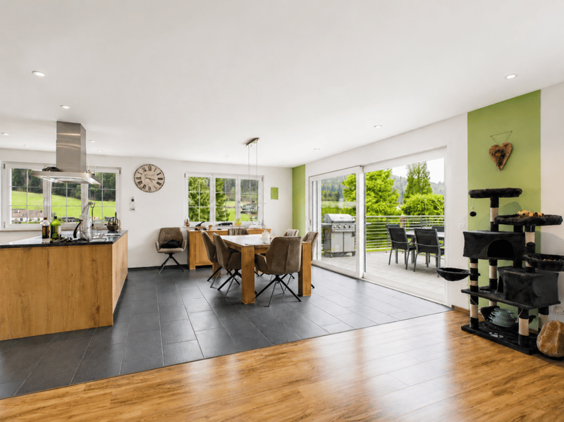 Spacious and bright with a view of the green (4)