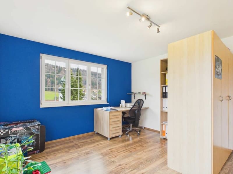 Spacious and bright with a view of the green (10)