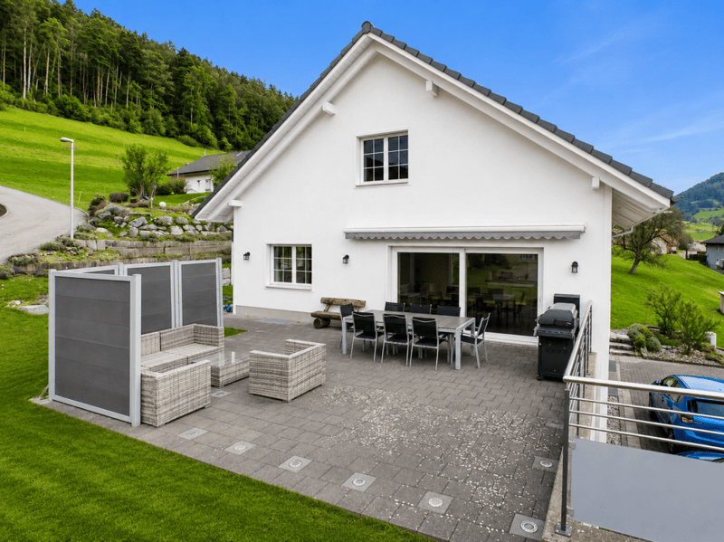 Spacious and bright with a view of the green (28)