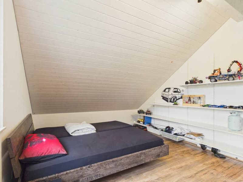 Spacious and bright with a view of the green (15)