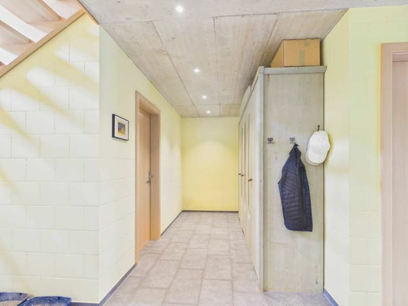 Spacious and bright with a view of the green (19)