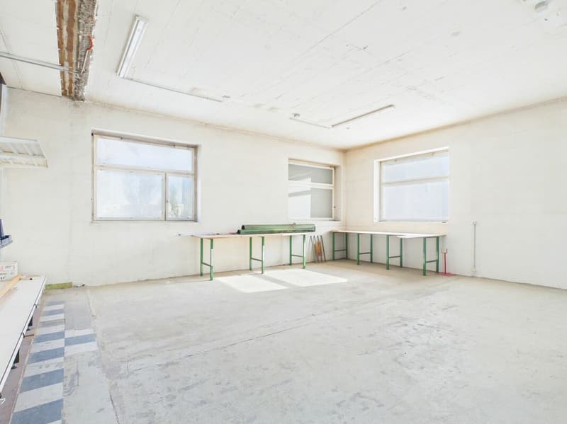 Espace commercial attractif avec bureau et stockage (16)