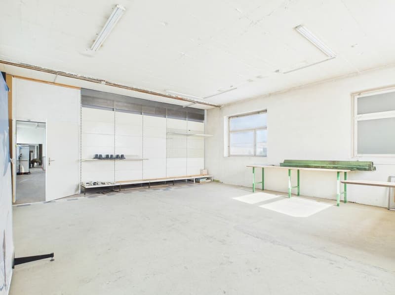 Espace commercial attractif avec bureau et stockage (15)