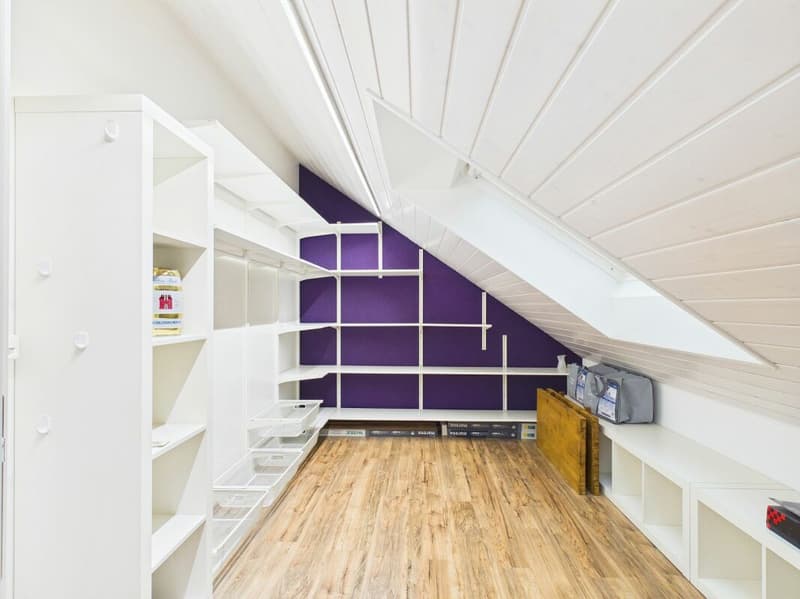 Spacious living area, modern, great view (12)