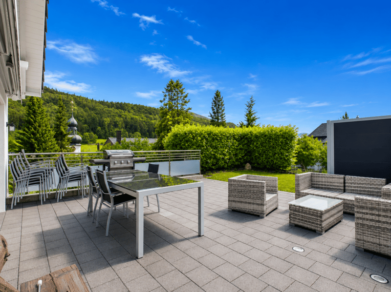 Spacious living area, modern, great view (18)