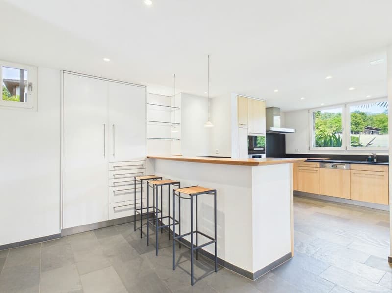 Spacious single-family house with bright rooms in a prime location (5)