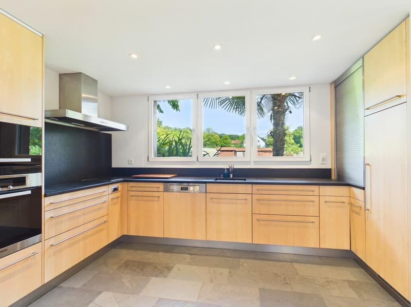 Spacious single-family house with bright rooms in a prime location (6)