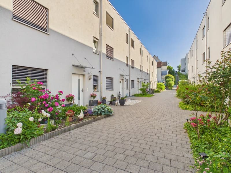 Grosszügiges und lichtdurchflutetes Reihenfamilienhaus (1)