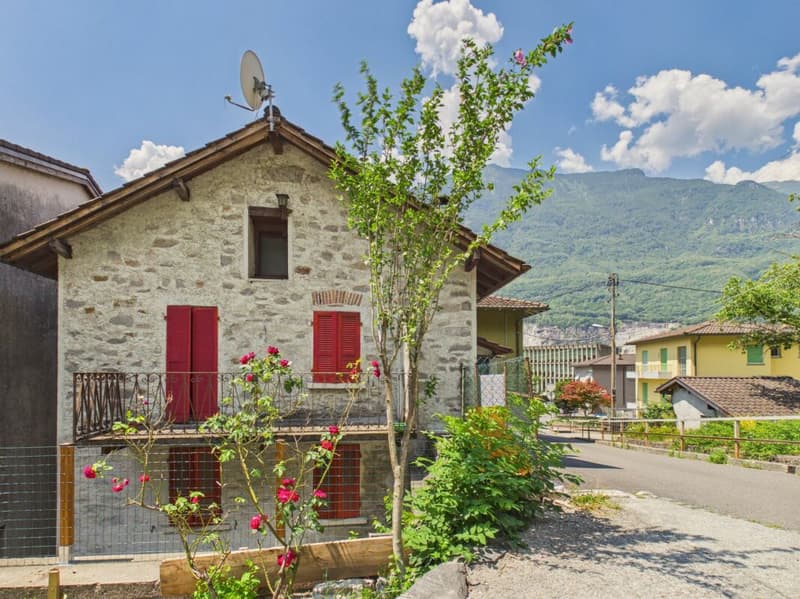 Charming Ticino house with rustico in an idyllic location (1)