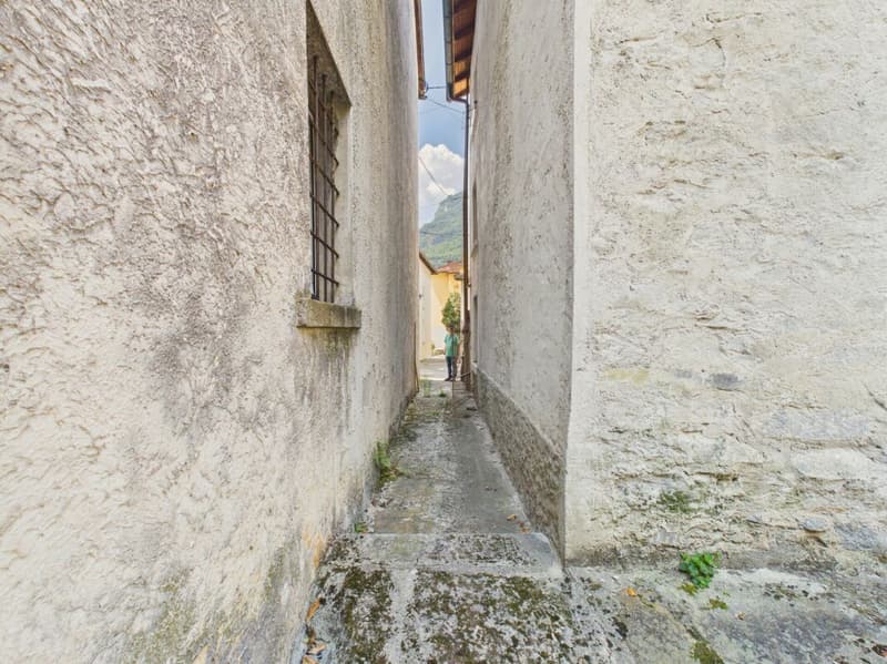 Charming Ticino house with rustico in an idyllic location (15)