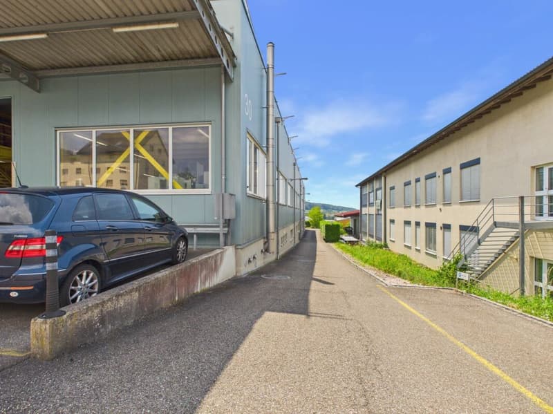 Spazio commerciale attraente con zona umida e parcheggio / Strom & Wasser inclusi (2)