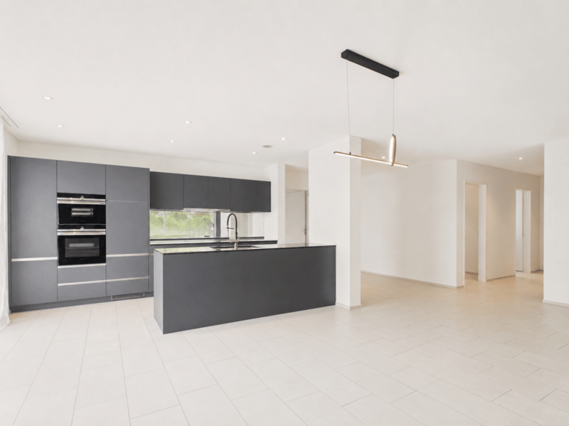 Grosszügige und helle Wohnung mit Garten (2)