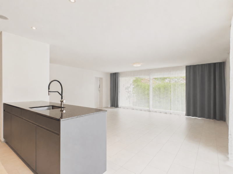 Grosszügige und helle Wohnung mit Garten (4)